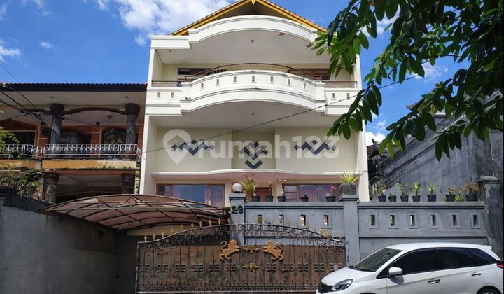 Rumah Utara dengan Rooftop & Halaman Lega - Ruang Hidup yang Naik Kelas
