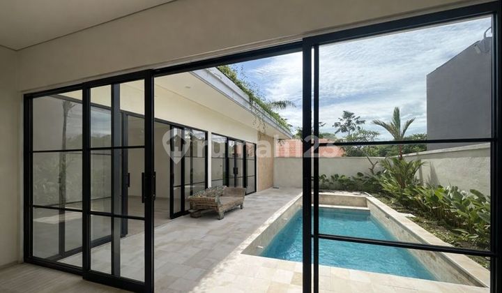 Villa Kosong Kanvas Bebas Kreativitas | Kerobokan Living untuk Jiwa Independen