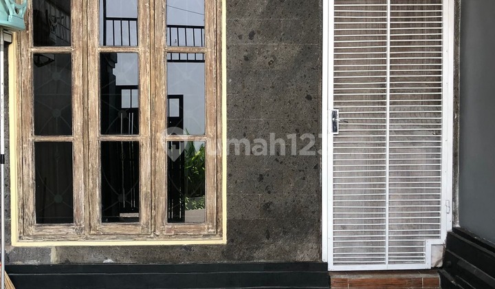 Rumah Siap Huni Full Furnished - Utara, Garasi 2 Mobil, Tinggal Masuk! 2