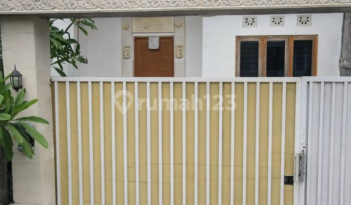 Rumah Siap Huni di Padang Sambian - Tenang, Fungsional, dan Bebas Banjir Semi-Furnished - Arah Timur Laut - Jalan Lebar