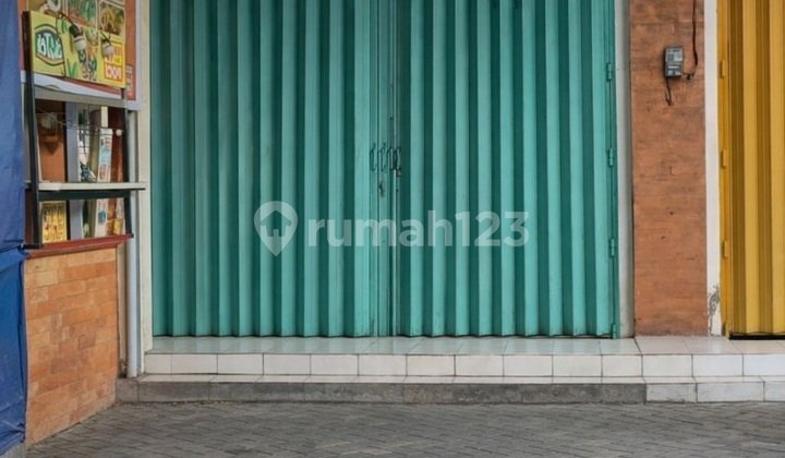 Ruko 3 Lantai Rasa Gedung di Kerobokan Kaja - 405 M² Ruang Bisnis, Parkir Depan, Arah Utara!