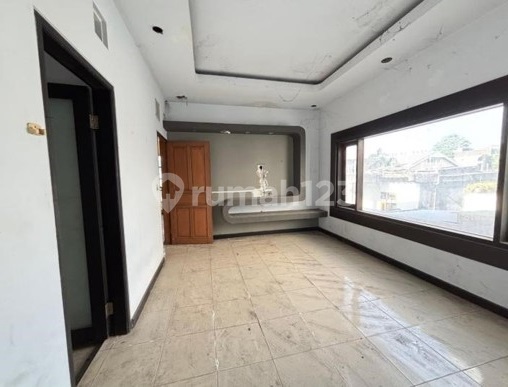 Big Space Alert di Ubung! 349M² Tanah, 2 Lantai, 4 Kamar, SHM - Rumah Nyaman 2