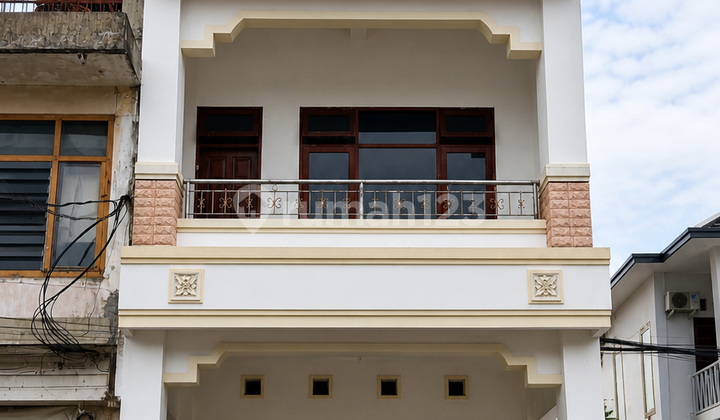 3-Story Shop House in Kartini Area - Affordable Price, Great Potential 1