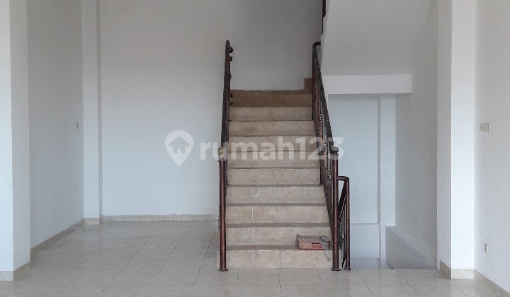 3-Story Shop House in Kartini Area - Affordable Price, Great Potential 2