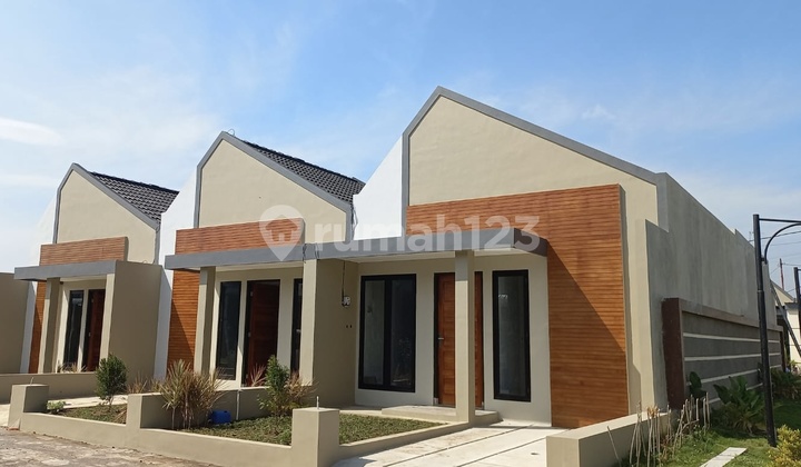 Minimalist 1-Story House Near Sragen City Center 1