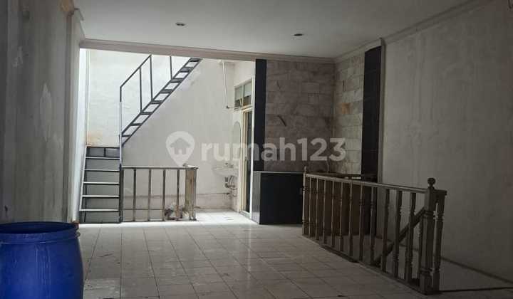 For Sale, Strategic Shop House in Modernland, Quick Sale. 2