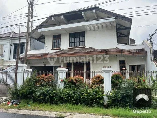 Dijual Rumah Secondary Isimewa di Kemanggisan, Jakarta Barat, Dekat Binus Square