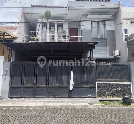 Dijual Rumah Sutorejo Timur Dekat Unair Galaxy Mall Row Jalan 2 Mobil Longgar LT: 157.5 (9X17.5) LB: 216 Kt: 3 + 1 Km: 3 + 1 Tingkat: 2 Hadap: Barat Sertifikat: SHM Harga: 2.7M Koseh