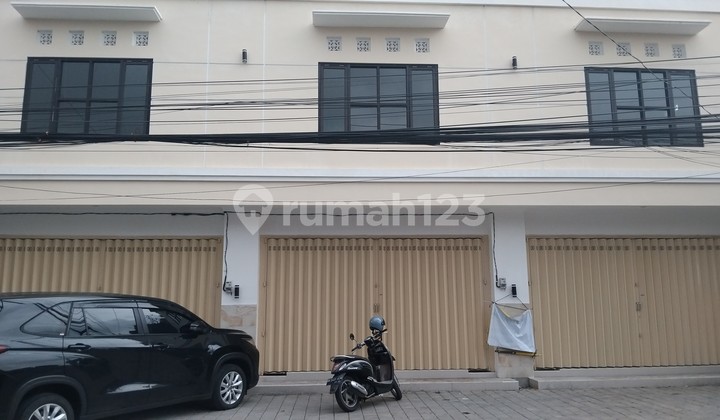 2-Story Shop House New Building Fresh. Spacious Parking. Busy Area 2-Story Shop House New Building Fresh. Spacious Parking. Busy Area