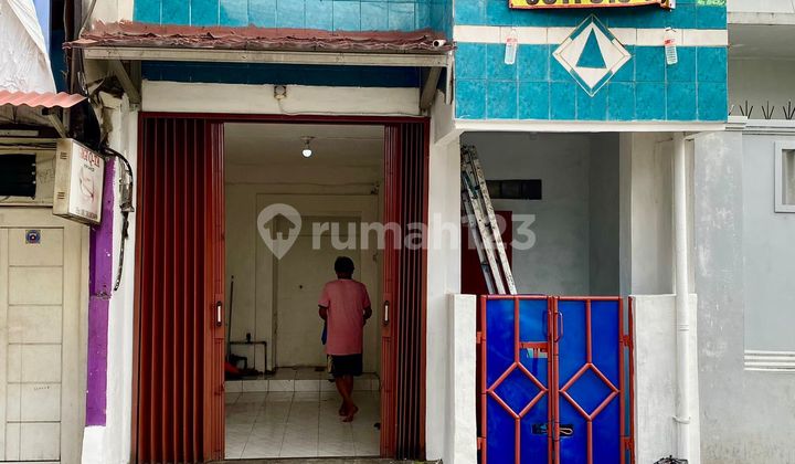 2-Storey Shophouse Very Strategic Near Senen Station, Central Jakarta 2-Storey Shophouse Very Strategic Near Senen Station, Central Jakarta