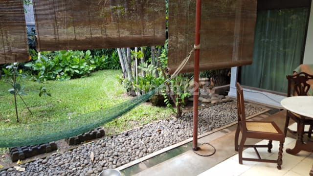 For Sale 1-Story House in Cempaka Putih Tengah 2