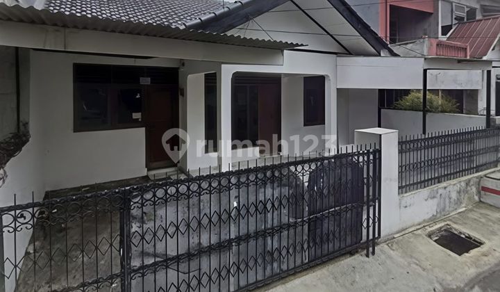 Disewakan Rumah 1 ½ Lantai di Rawamangun Jakarta Timur