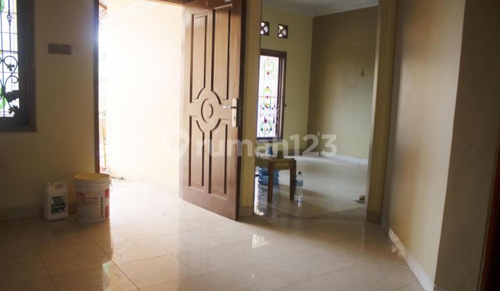 Disewakan Rumah 2 Lantai di Kayu Manis Matraman Jakarta Timur 2