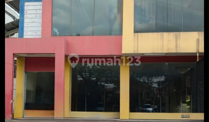 Attached Shophouse, 2 Floors, Well-Maintained and Ready to Use, Strategic Location in Bungur, North Bekasi