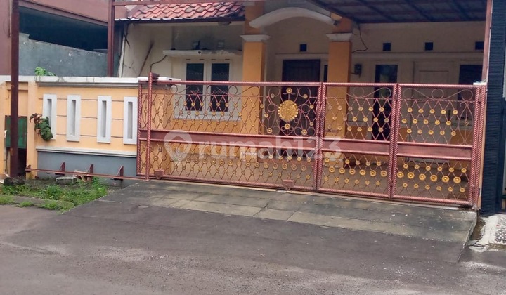 Decent & Well-Maintained House in Bekasi Green Boulevard