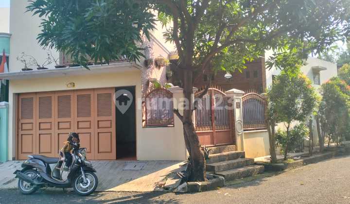 Hook House in Duta Bumi Harapan Indah, Bekasi