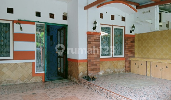 Rumah Lokasi Strategis Nyaman Siap Huni di Cluster Sriwedi Taman Harapan Baru Bekasi