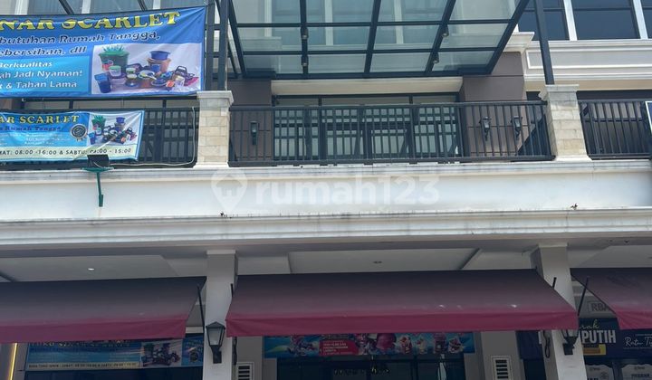 Scarlet 3-Story Shop in Summarecon Bekasi Scarlet 3-Story Shop in Summarecon Bekasi