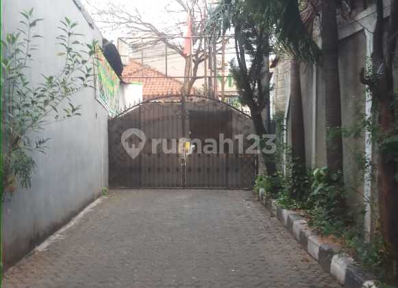 For Sale: House + 3 Shops on Batu Ampar Condet Road, East Jakarta, Area 799 M2 2