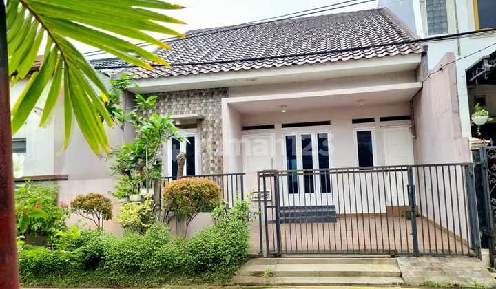 Dijual Rumah Apik di Griya Harapan Baru Bekasi 1