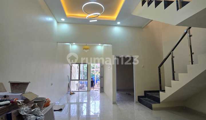Dijual Rumah 2 Lantai di Harapan Indah Bekasi 2