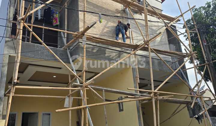 Rumah Mewah di Harapan Indah Bekasi Rumah Mewah di Harapan Indah Bekasi