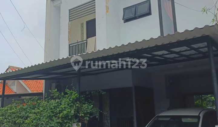 Quick Sale 2-Story House in Ciputat, South Tangerang