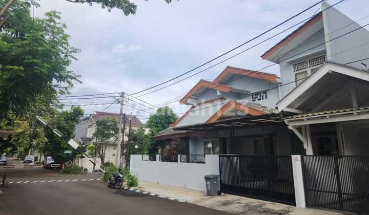Rumah Hook Luas Dalam Komplek di Bintaro Sektor 9 2