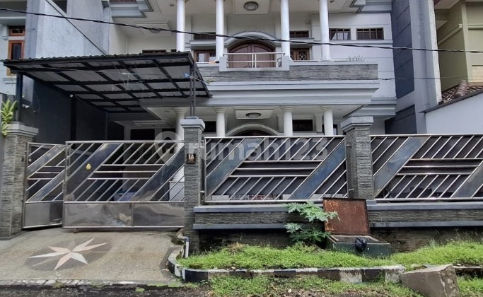 Jual/ Sewa Rumah Eropa 2 Lantai Full Furnished