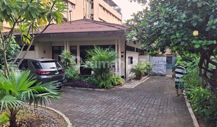 Dijual Cepat Rumah LT 946 M² - Pinggir Jalan - 200M Dari Binus Anggrek 2