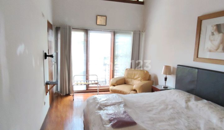Villa House in Dago Pakar with Bali Ambience and Bandung View for Sale at a Low Price 2