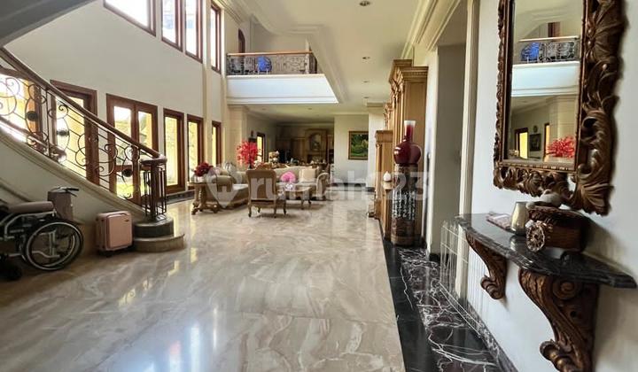 Jual Murah Rumah Klasik Siap Huni dengan Lebar Muka 25 Meter di Batununggal Bandung 2