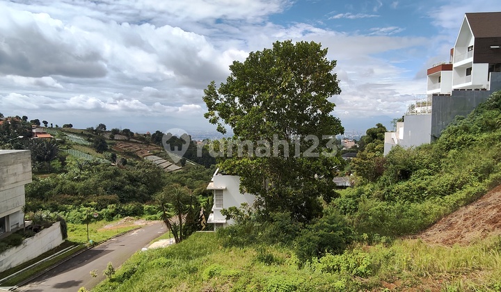 Rumah Furnished View Kota Bandung Yangcantik di Resort Dago Pakar Dijual dengan Harga Menarik 2