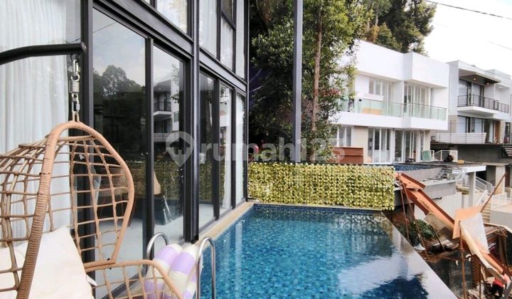Villa Aktif di Dago Village, View Cantik, Lengkap dengan Kolam Renang