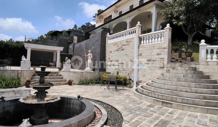 Rumah di Pagerwangi Lembang dengan View Bandung Lengkap dengan Kolam Renang Rumah di Pagerwangi Lembang dengan View Bandung Lengkap dengan Kolam Renang