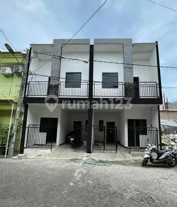 Baru Gress‼️Rumah Bronggalan Surabaya (Daerah Ploso Timur) Dua Lantai Modern, Minimalist dan Siap Huni