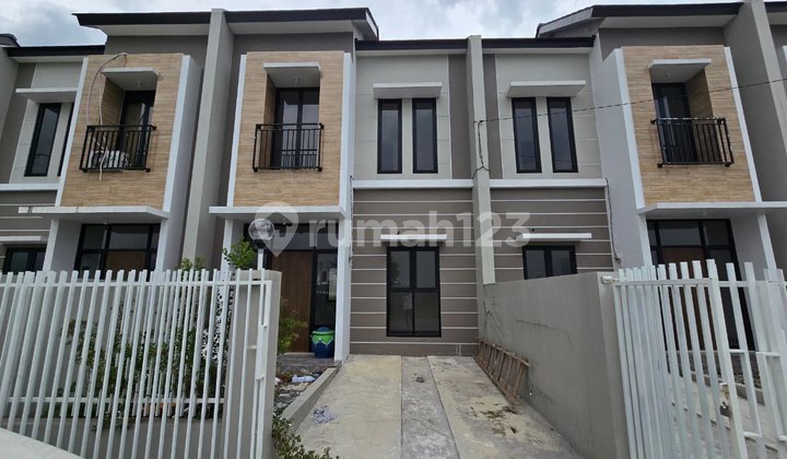 Alana Regency House, Tambak Oso, Car Row Entry: 6-8 Meters 1