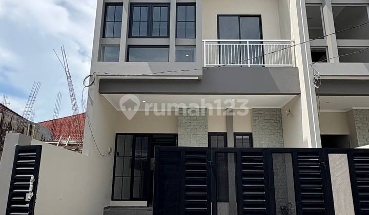 Rumah Gununganyar - Akses Mobil PLN 4400 Watt 1