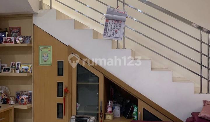 Rumah 1.5 Lantai Mulyosari Tengah, Row Jalan 2 Mobil Rumah 1.5 Lantai Mulyosari Tengah, Row Jalan 2 Mobil