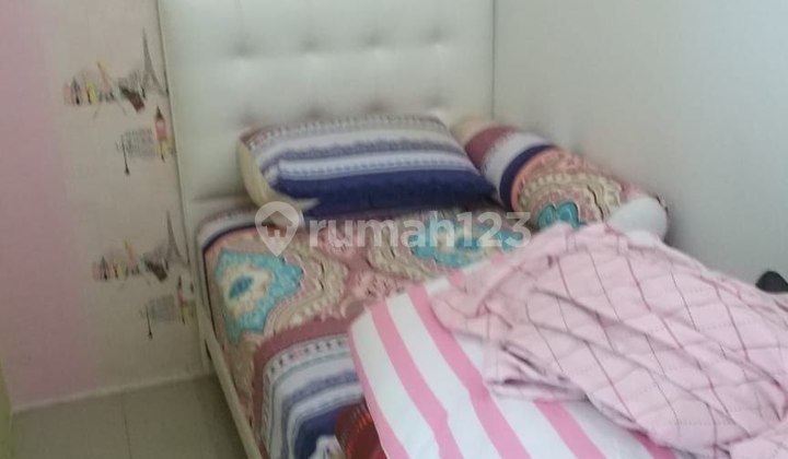 Apartemen Tanglin 2 BR Lantai Rendah, Semi Furnish