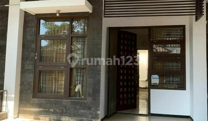 Rumah 1 Lantai Siap Huni Ketintang Regency, Listrik 2200 Watt