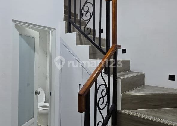 Rumah Mewah Murah di Pinggir Jalan Raya Duren Sawit Jaktim 2