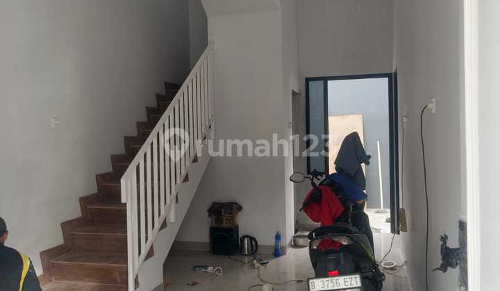 Dua Lantai 700 Juta-An di Jakarta Timur