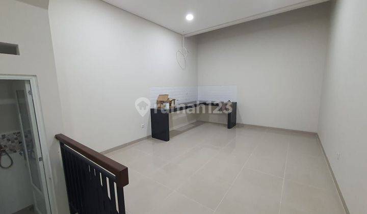 ANA*RUMAH BARU 3LT LUAS 5X15.75M HADAP BARAT DI DURI KEPA, KEBON JERUK - *GOOD-DEAL!!* 2