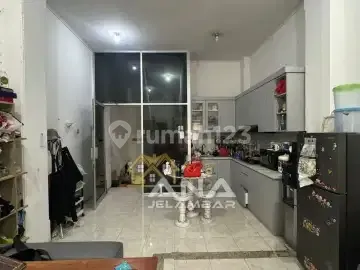 Ana 4-Storey House 4.25X20m Land Size on Main Road, Strategic Location Jelambar - * Good Deal !!* 2