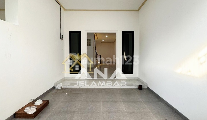 New 4-Storey House 4X20m Modern Minimalist 2-Car Driveway in Taman Ratu, Kebon Jeruk - *Good Deal!!* 2