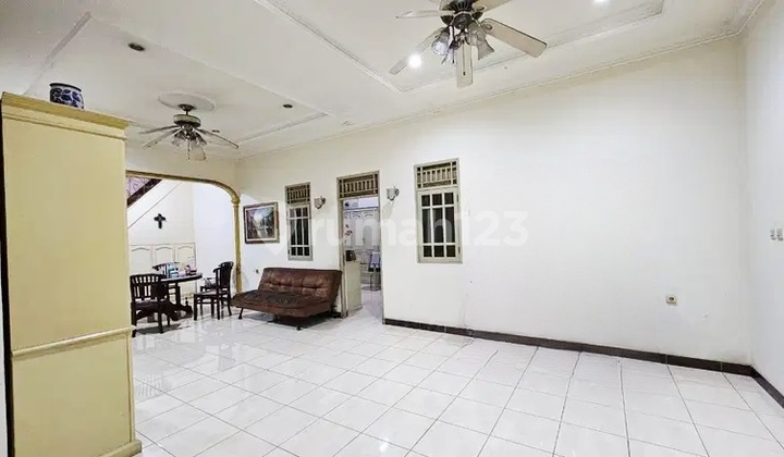 Ana Cheap House 2 floors Area 14x14m Rp. 18 million-ish Per m2 Road for 2 Cars Spacious In Grogol - * Good Deal !!*