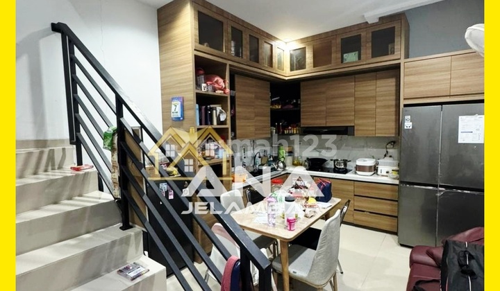 Ana Rumah Rapi 3.5Lt Luas 3.75X14.5m Semi Furnish Lokasi Strategis di Jelambar - * Good- Deal !!*