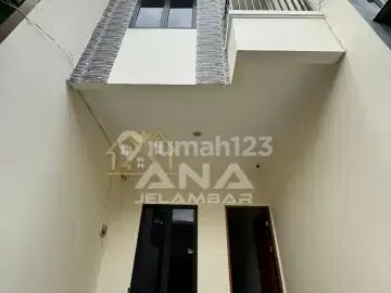 Ana Rumah di Kav Polri Luas 3.7X15m 3Lt Bebasbanjir Jelambar - * Good- Deal !!* 2