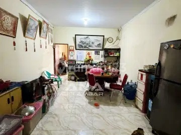 Ana 3.5-story House Area 4x16.5m Good Location in Jelambar - *Good Deal!!*